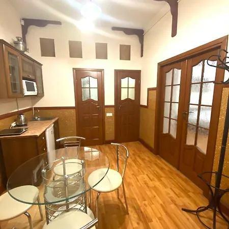 подобово в центрі на вулиці проспект свободи 7 *