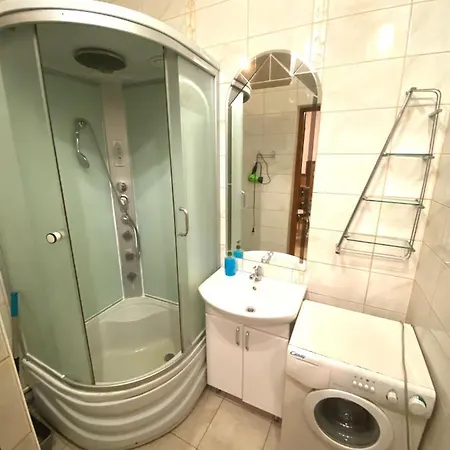 подобово в центрі на вулиці проспект свободи 7 Apartment *