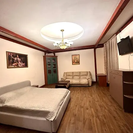 подобово в центрі на вулиці проспект свободи 7 Apartment *