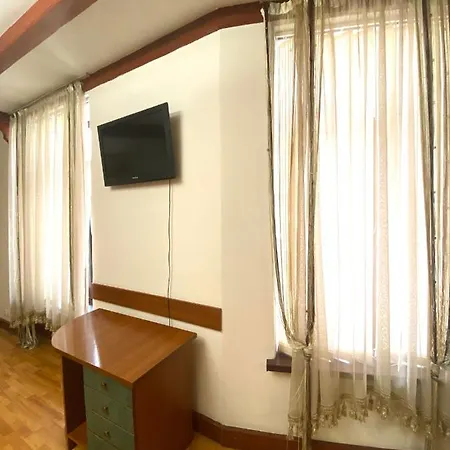 подобово в центрі на вулиці проспект свободи 7 * Lviv