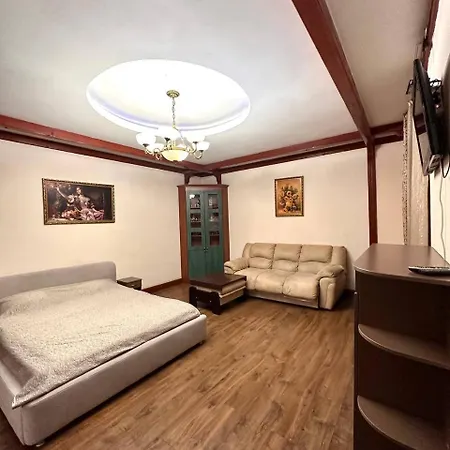 подобово в центрі на вулиці проспект свободи 7 *