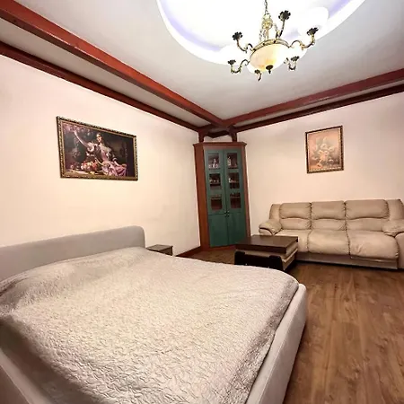 подобово в центрі на вулиці проспект свободи 7 * Lviv