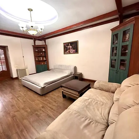 подобово в центрі на вулиці проспект свободи 7 * Lviv