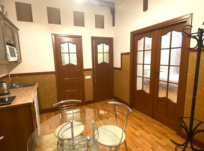 подобово в центрі на вулиці проспект свободи 7 * Львов