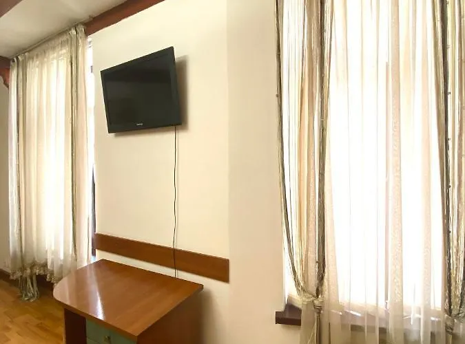 подобово в центрі на вулиці проспект свободи 7 * Львов