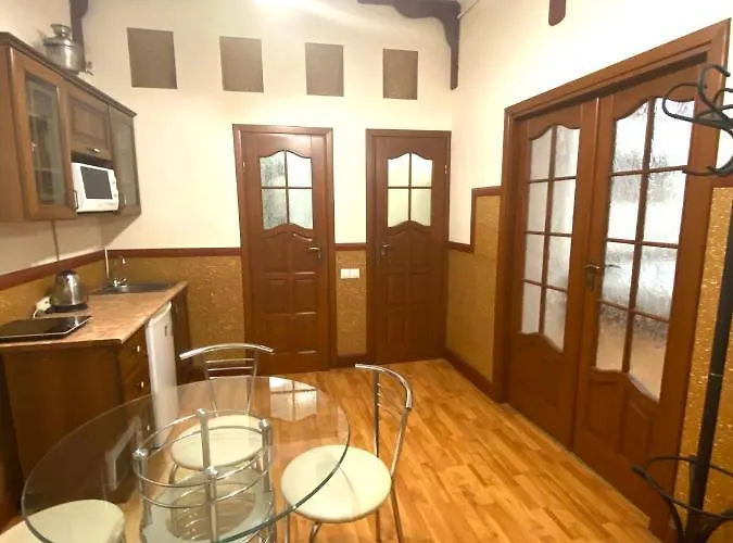 подобово в центрі на вулиці проспект свободи 7 *