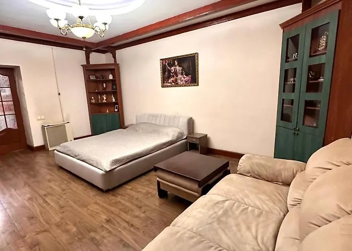 подобово в центрі на вулиці проспект свободи 7 * Lviv